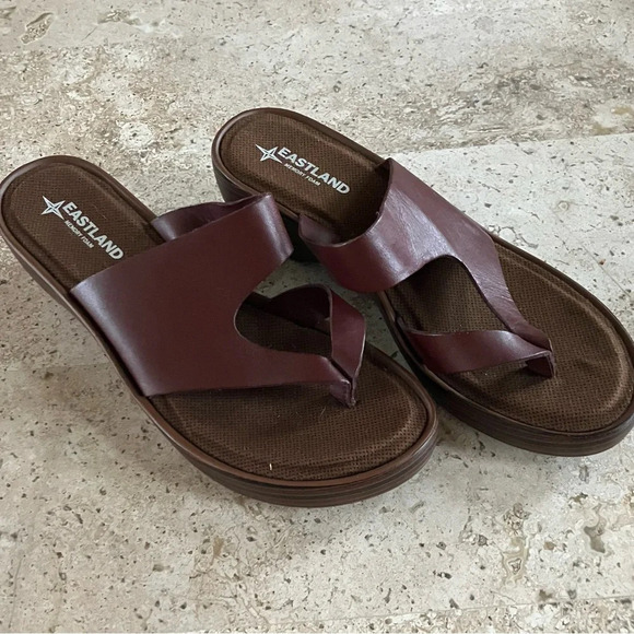 NWOB Eastland Laurel Wedge Thong Sandals Cinnamon Brown / Maroon Leather 9 - Picture 6 of 8
